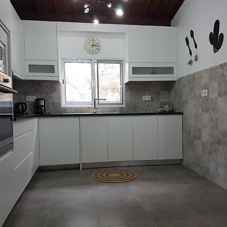 Join Our Relaxed House Near The Beach - Mosteiros 莫什泰鲁什 外观 照片