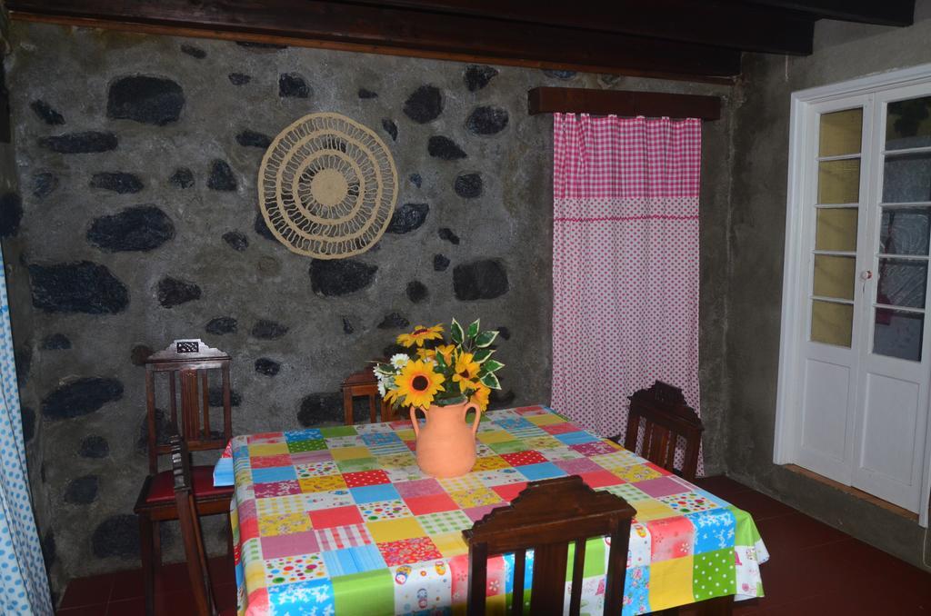 Join Our Relaxed House Near The Beach - Mosteiros 莫什泰鲁什 外观 照片
