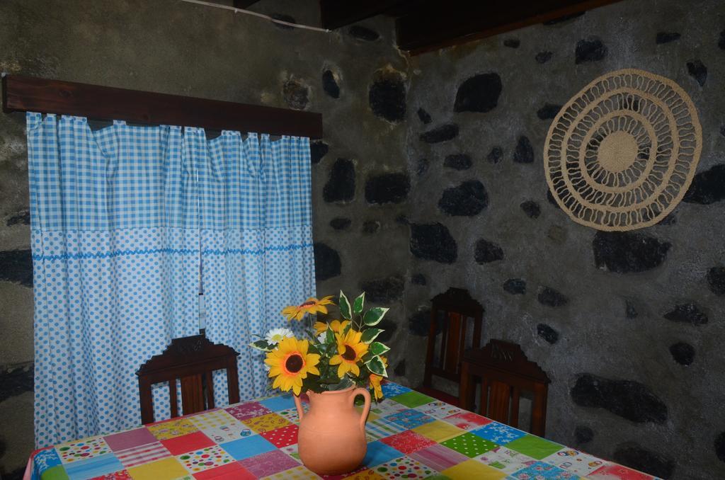 Join Our Relaxed House Near The Beach - Mosteiros 莫什泰鲁什 外观 照片