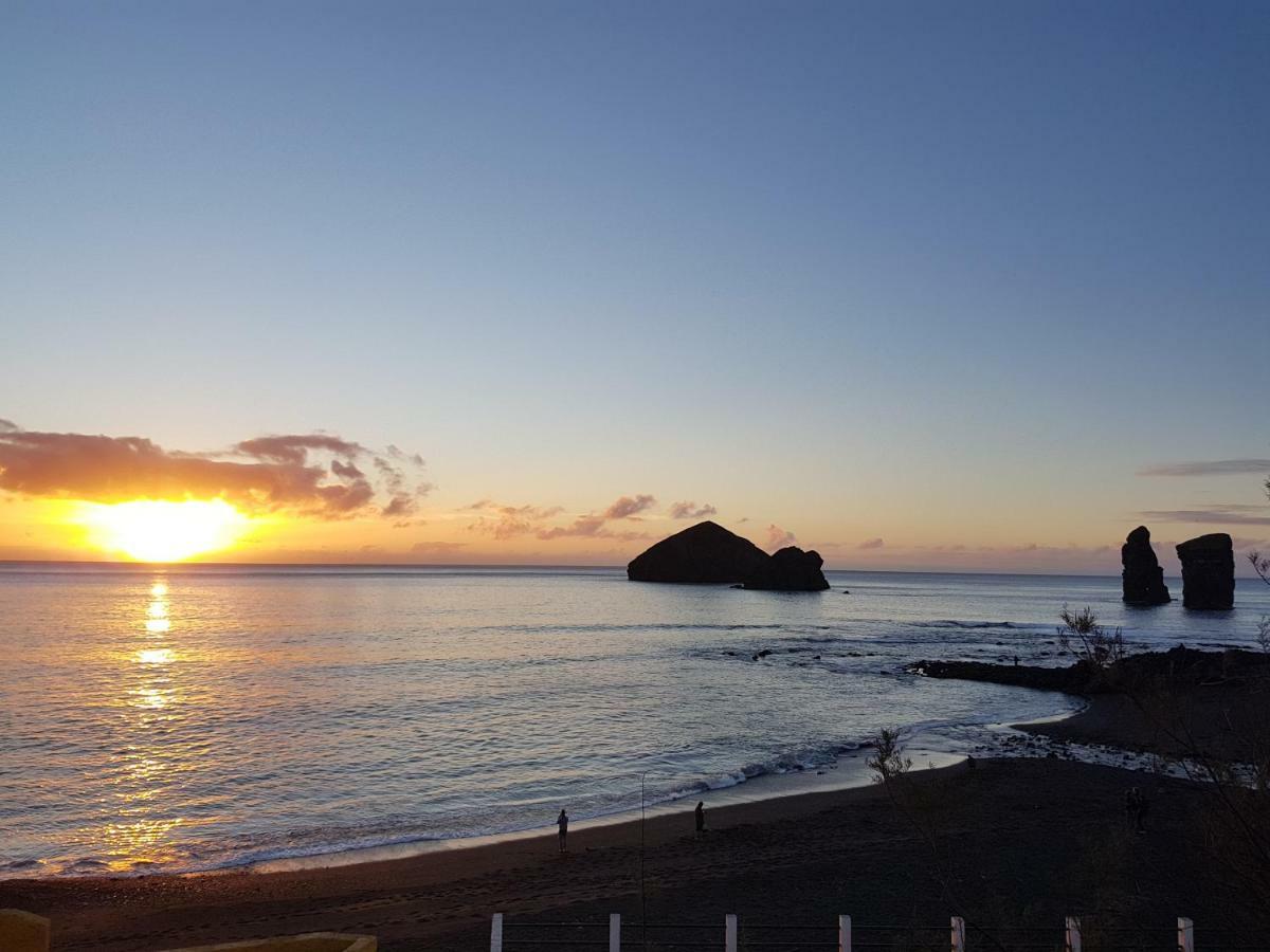 Join Our Relaxed House Near The Beach - Mosteiros 莫什泰鲁什 外观 照片