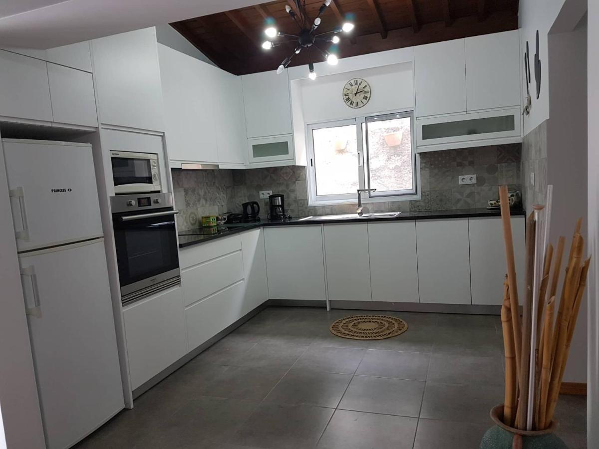 Join Our Relaxed House Near The Beach - Mosteiros 莫什泰鲁什 外观 照片
