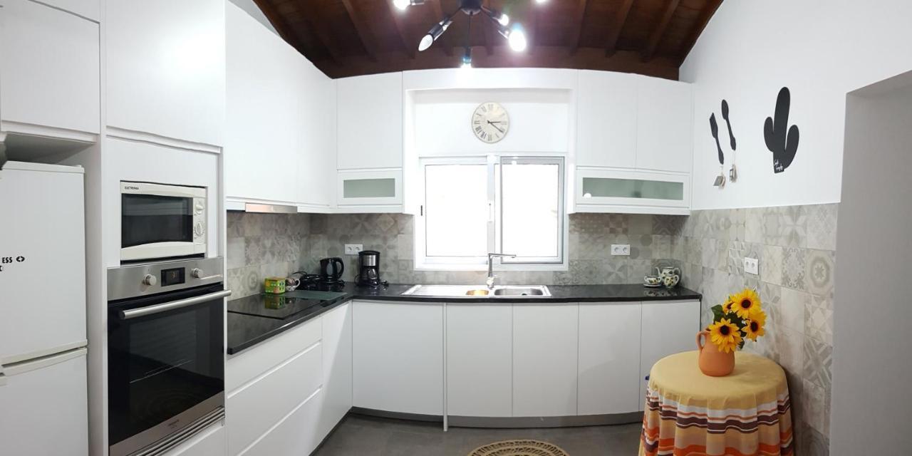 Join Our Relaxed House Near The Beach - Mosteiros 莫什泰鲁什 外观 照片