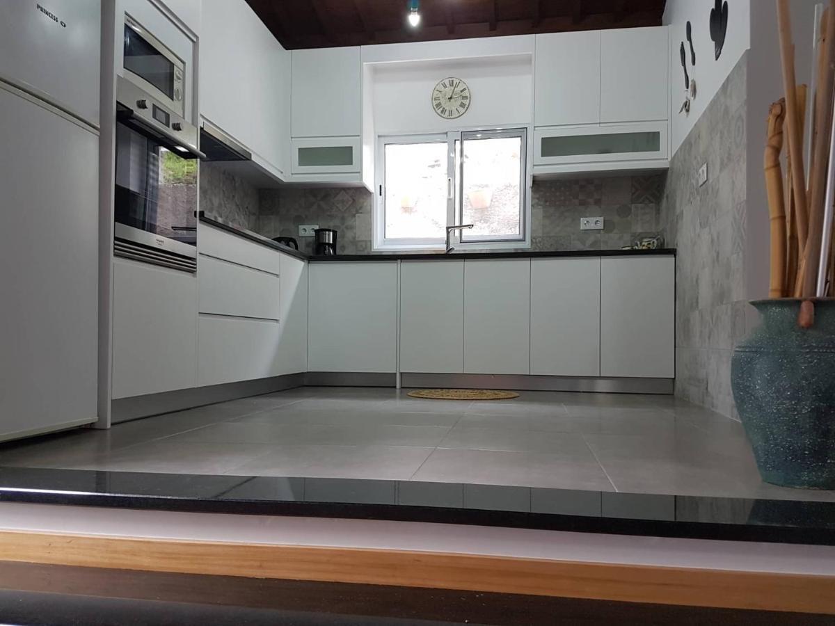 Join Our Relaxed House Near The Beach - Mosteiros 莫什泰鲁什 外观 照片