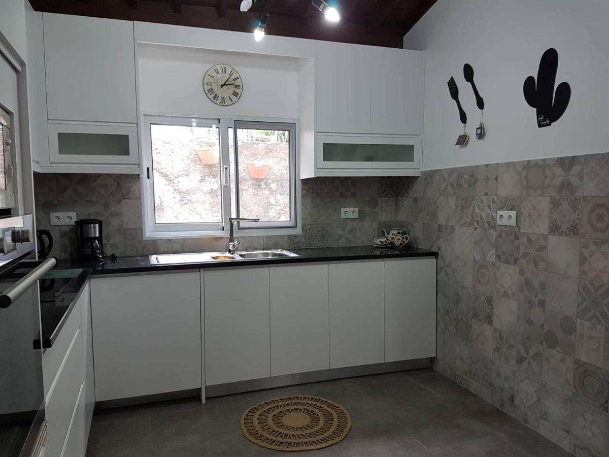 Join Our Relaxed House Near The Beach - Mosteiros 莫什泰鲁什 外观 照片